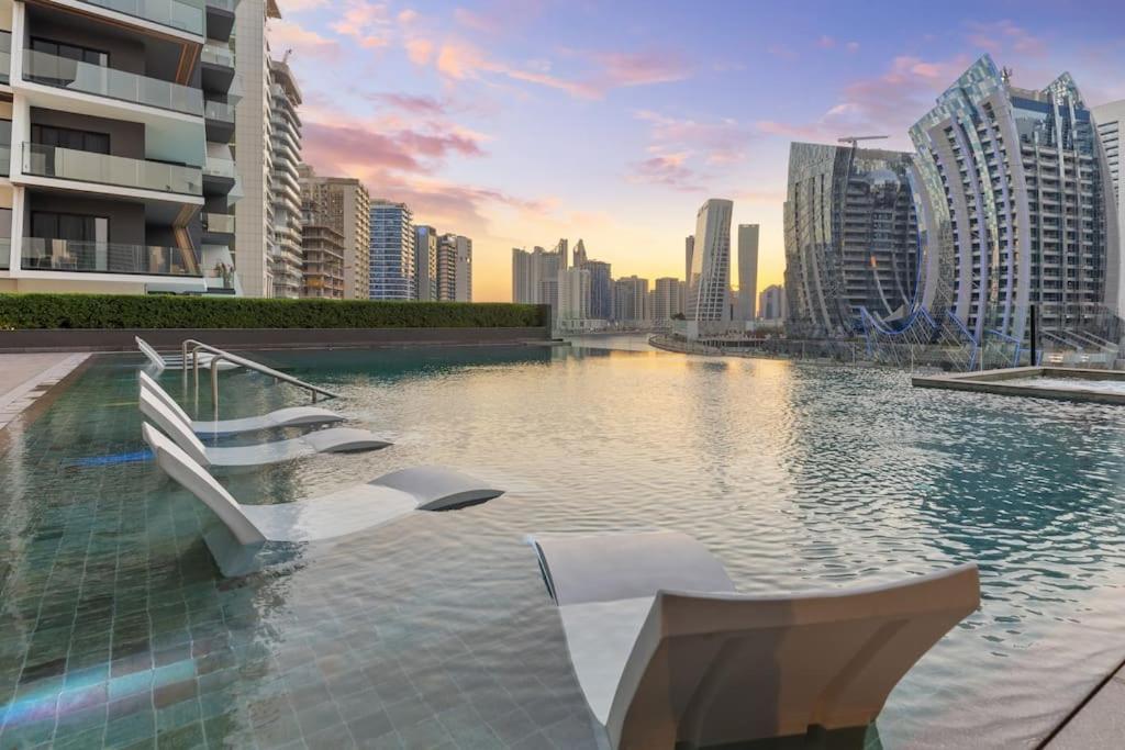 Waves - Stylish 13th-floor With Top-notch Amenities * Dubai