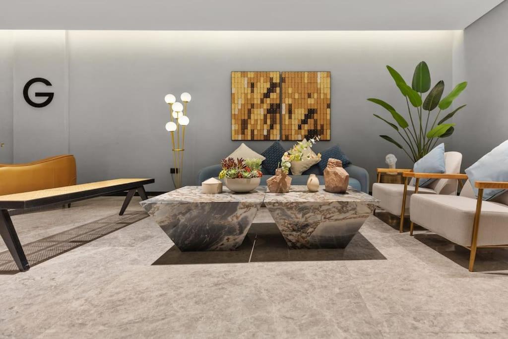 Apartment Waves - Stylish 13th-floor With Top-notch Amenities *