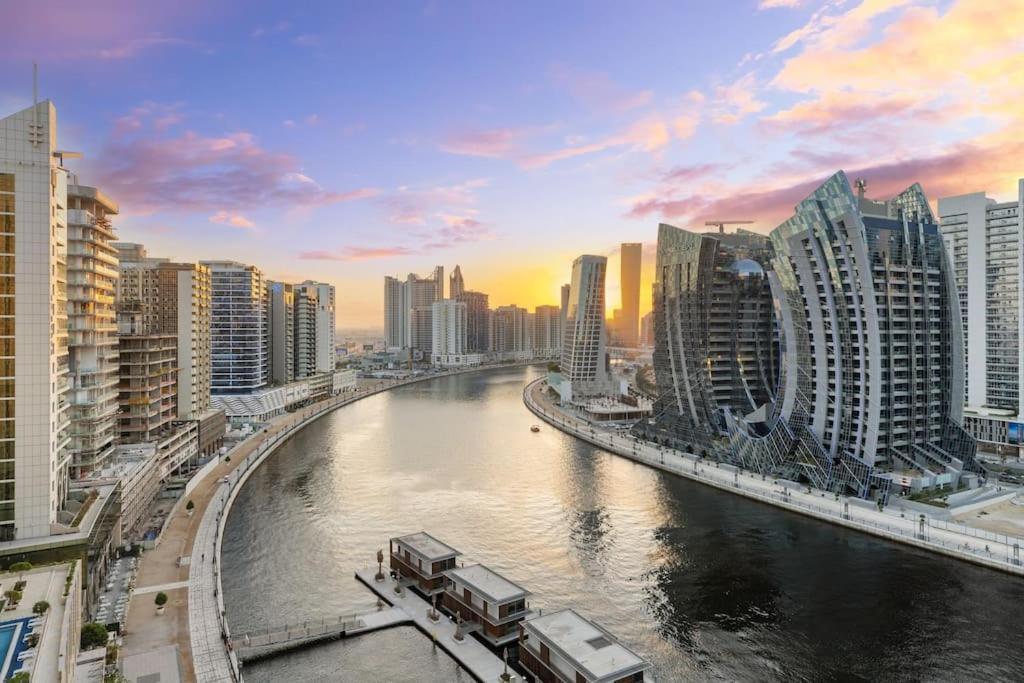Apartment Waves - Stylish 13th-floor With Top-notch Amenities