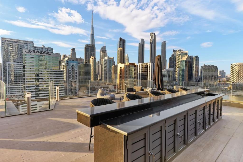 Waves - Stylish 13th-floor With Top-notch Amenities Apartment *