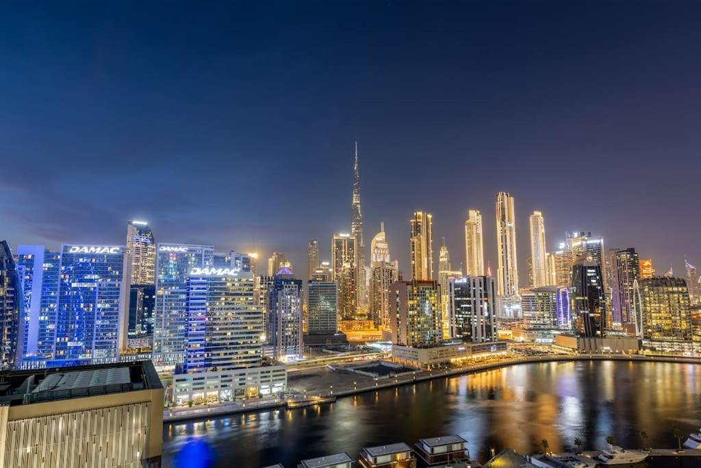 Waves - Stylish 13th-floor With Top-notch Amenities Dubai