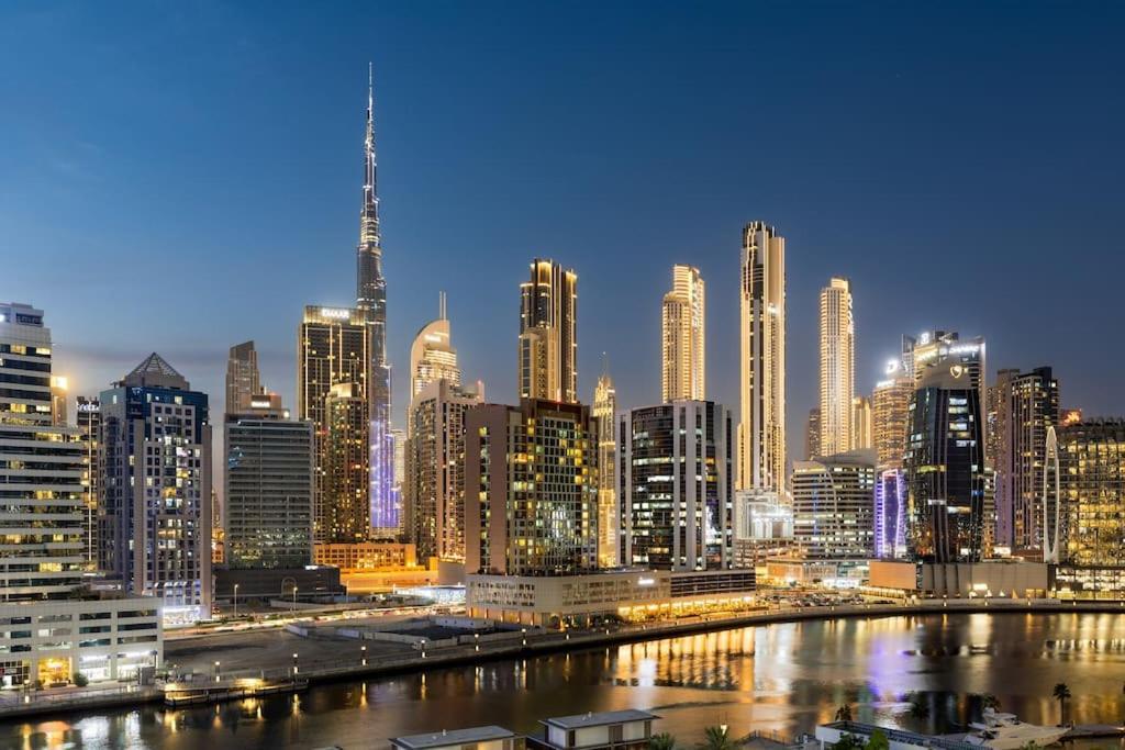 Waves - Stylish 13th-floor With Top-notch Amenities Apartment Dubai