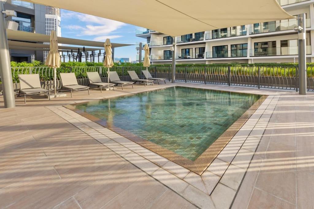 Waves - Stylish 13th-floor With Top-notch Amenities Dubai