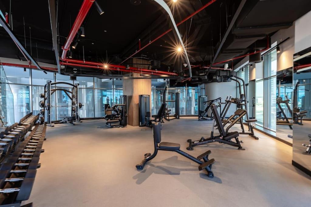 Waves - Stylish 13th-floor With Top-notch Amenities Apartment