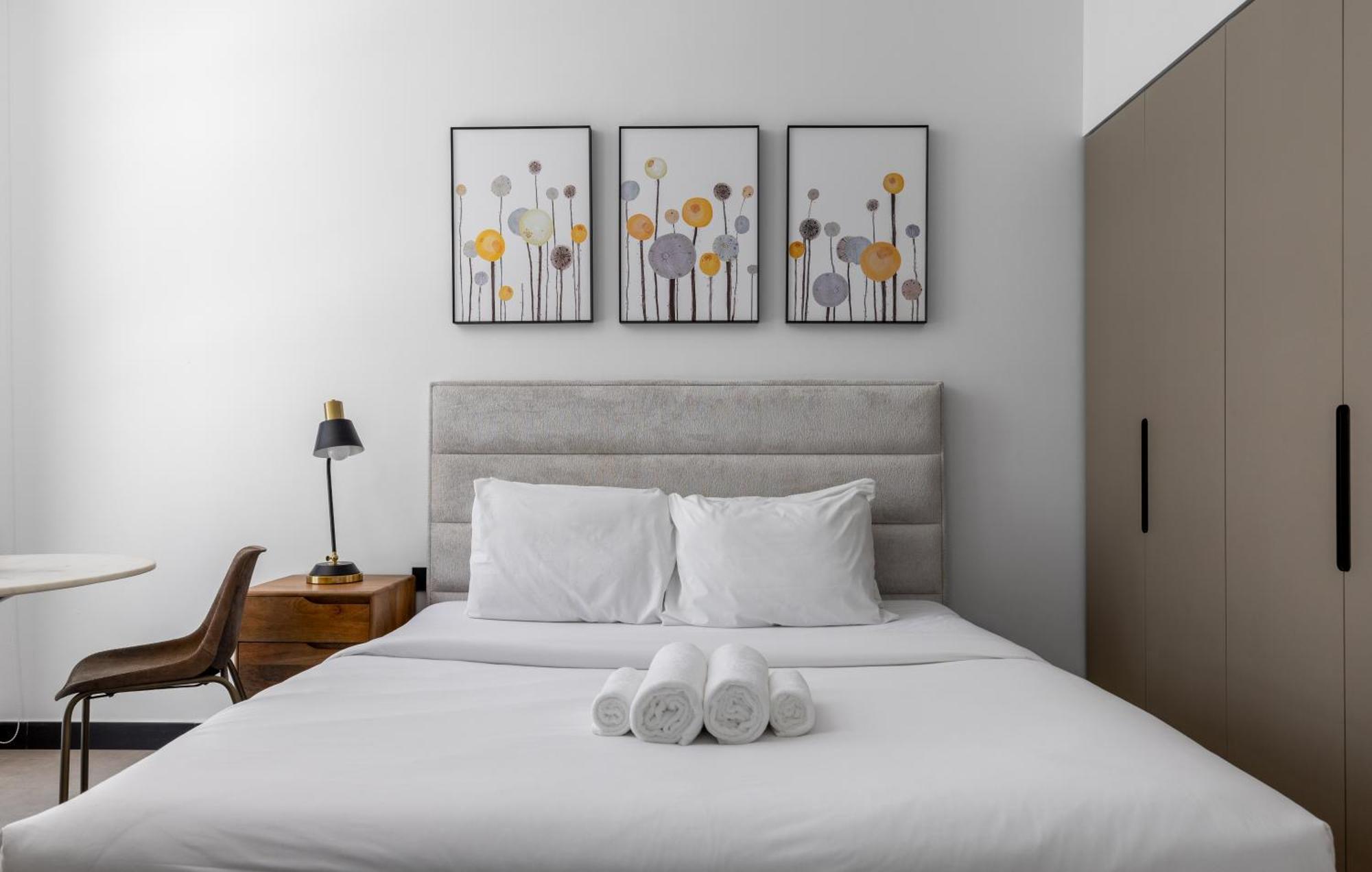 Apartment Waves - Stylish 13th-floor With Top-notch Amenities