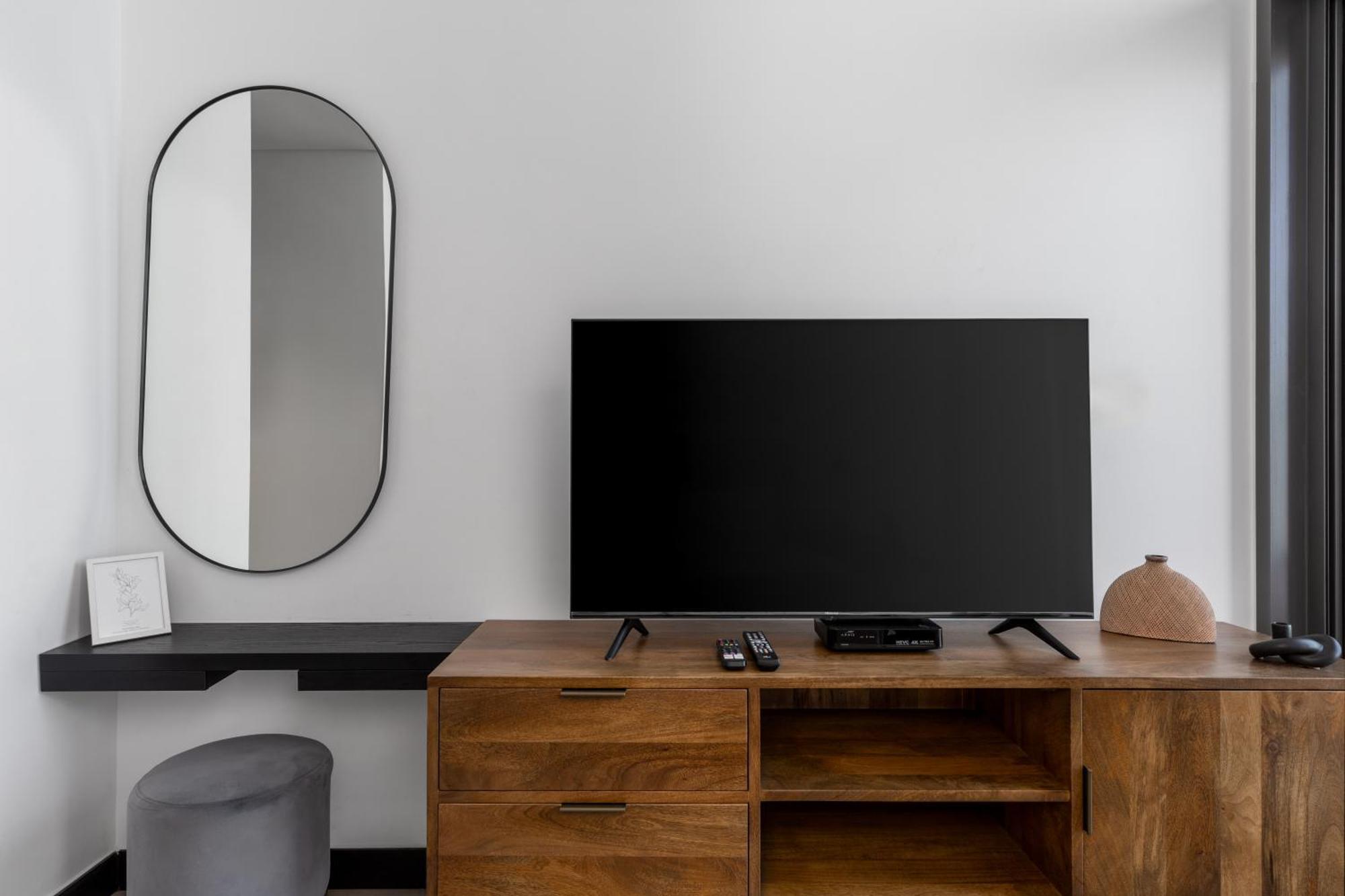 Apartment Waves - Stylish 13th-floor With Top-notch Amenities