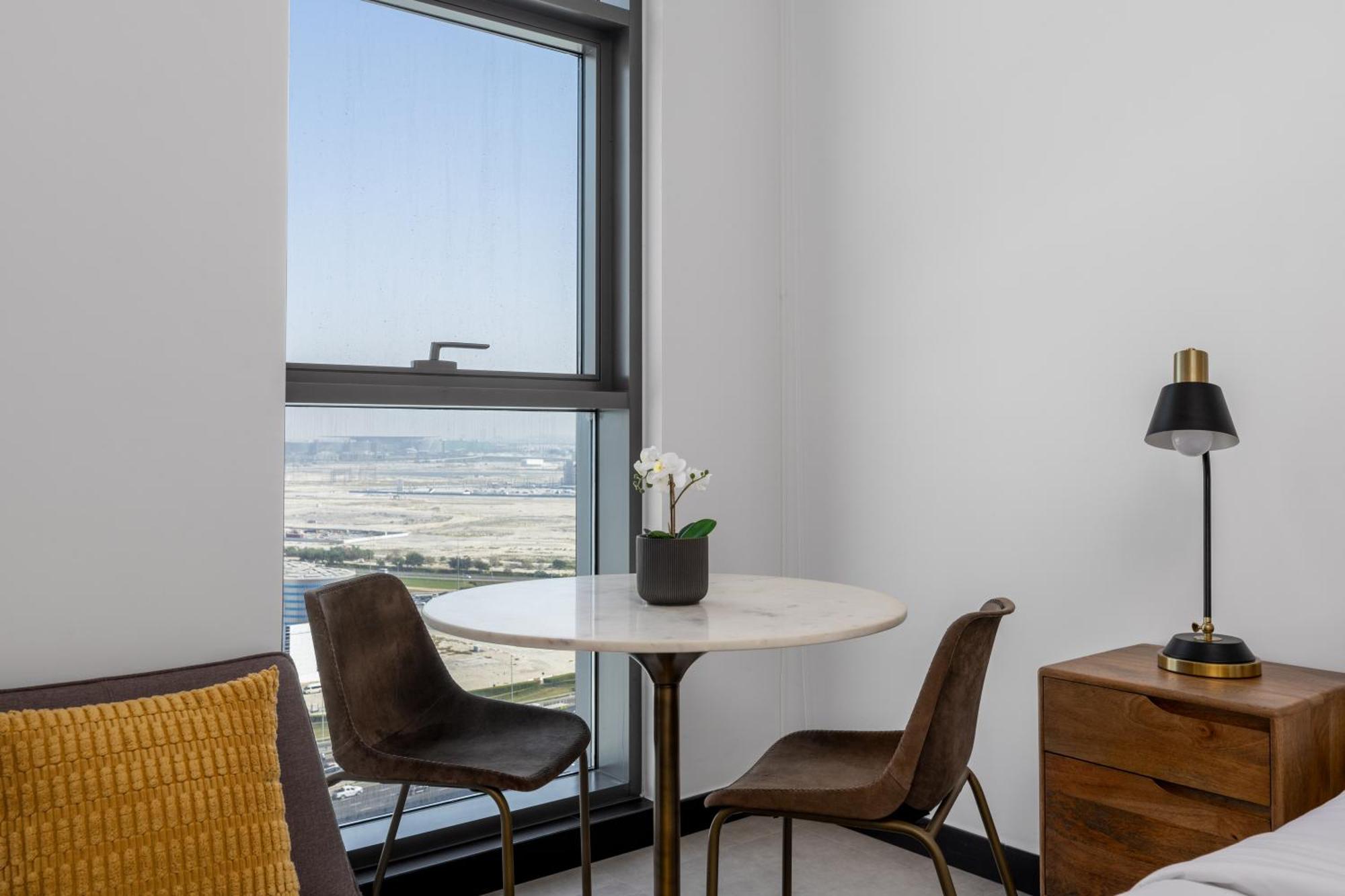 Waves - Stylish 13th-floor With Top-notch Amenities Apartment