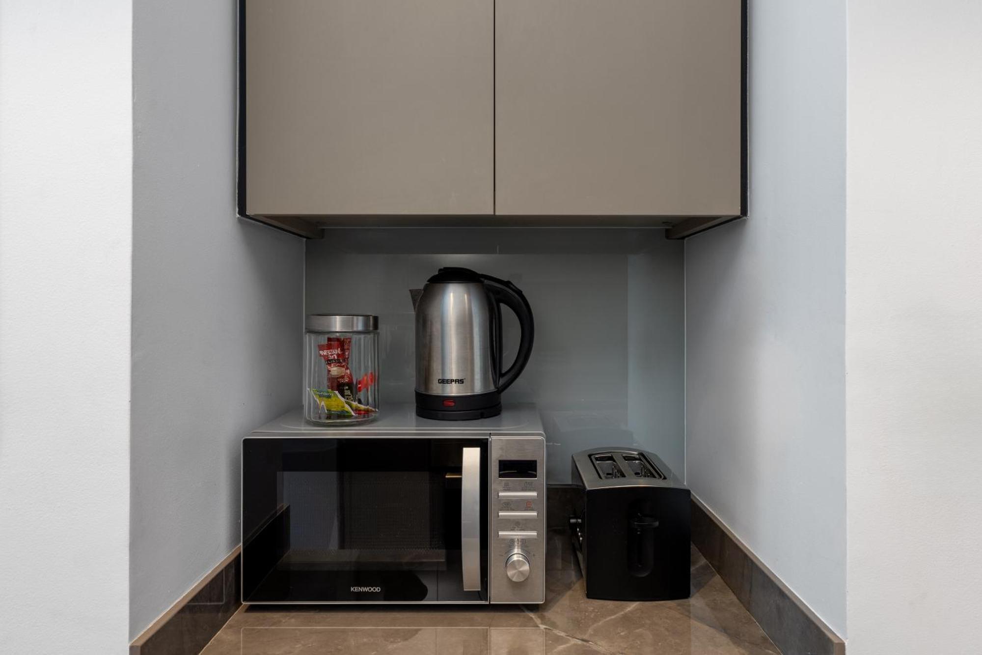 Apartment Waves - Stylish 13th-floor With Top-notch Amenities *