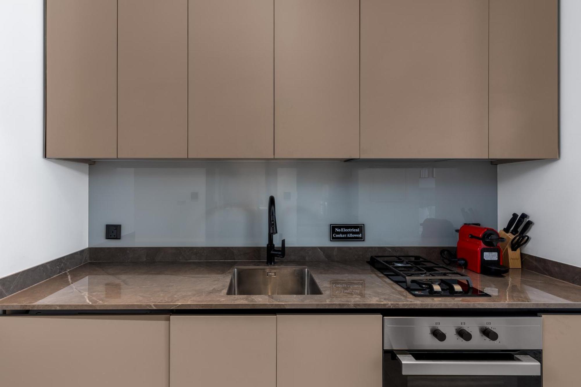 Waves - Stylish 13th-floor With Top-notch Amenities Apartment
