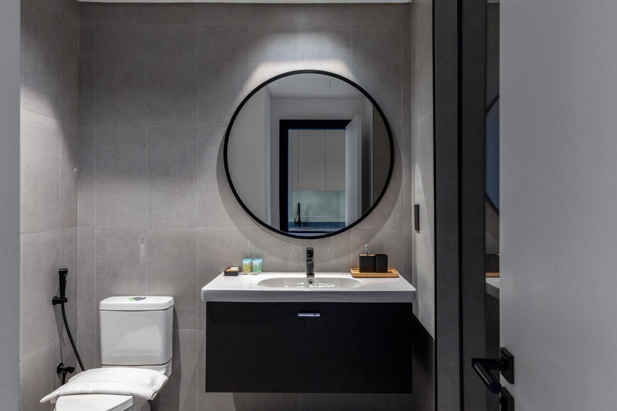 Apartment Waves - Stylish 13th-floor With Top-notch Amenities