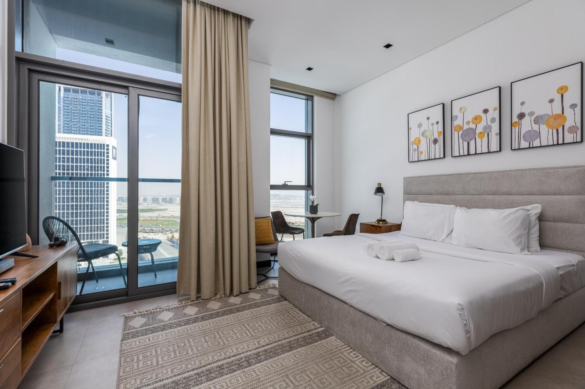 Apartment Waves - Stylish 13th-floor With Top-notch Amenities *